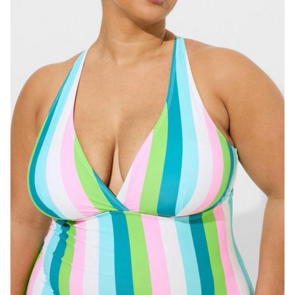 ๐ Striped Wireless Triangle One Piece Swimsuit 3 3X 22 24 NWT Torrid New! - Picture 5 of 8